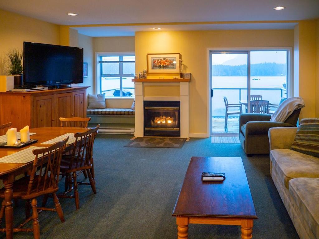 Waterfront View Of The Inlet, Short Walk To Town Apartment Тофино Екстериор снимка