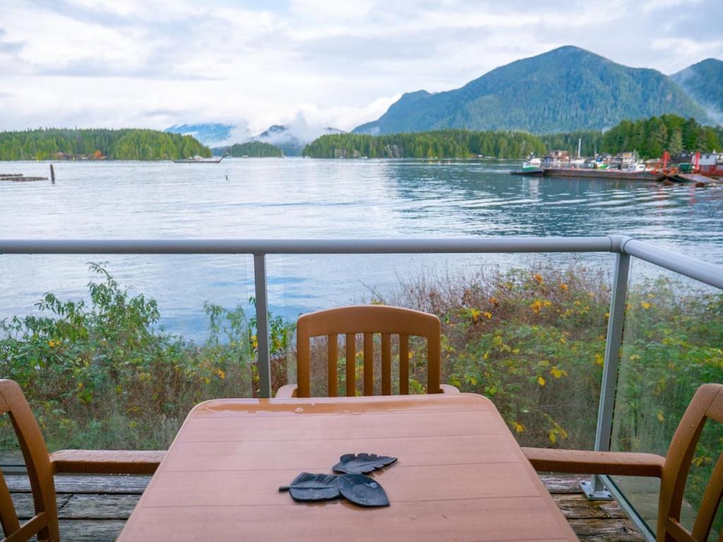 Waterfront View Of The Inlet, Short Walk To Town Apartment Тофино Екстериор снимка