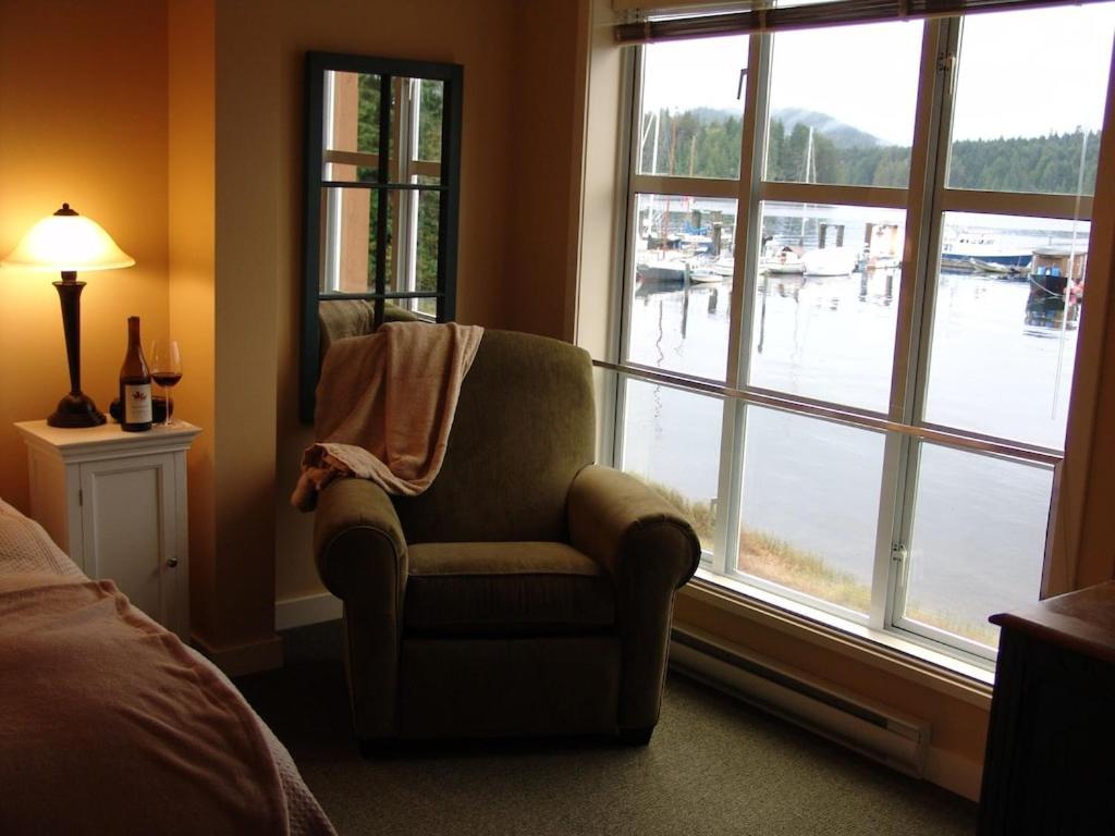 Waterfront View Of The Inlet, Short Walk To Town Apartment Тофино Екстериор снимка