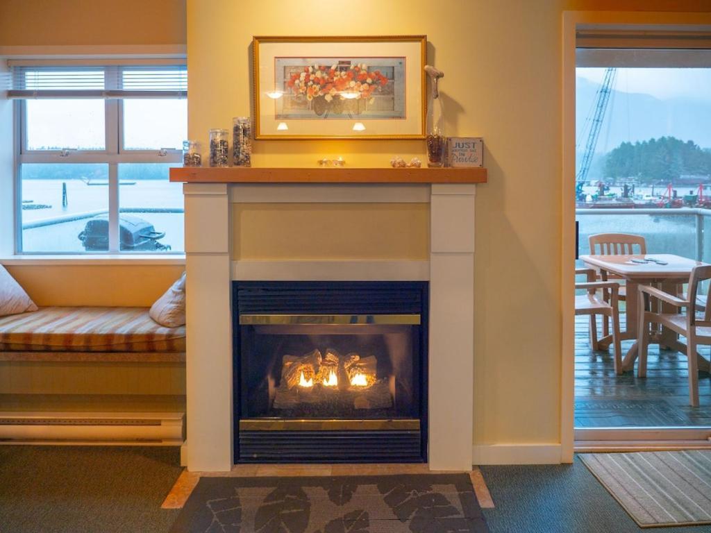 Waterfront View Of The Inlet, Short Walk To Town Apartment Тофино Екстериор снимка